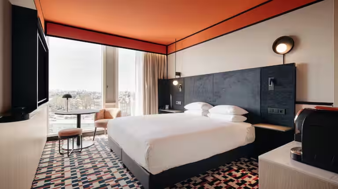 DoubleTree by Hilton Amsterdam Central Station Image1